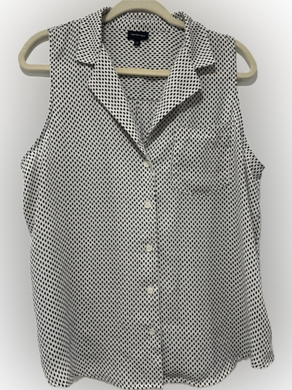 Sleeveless Button-Front Polka Dot Blouse - White & black | large